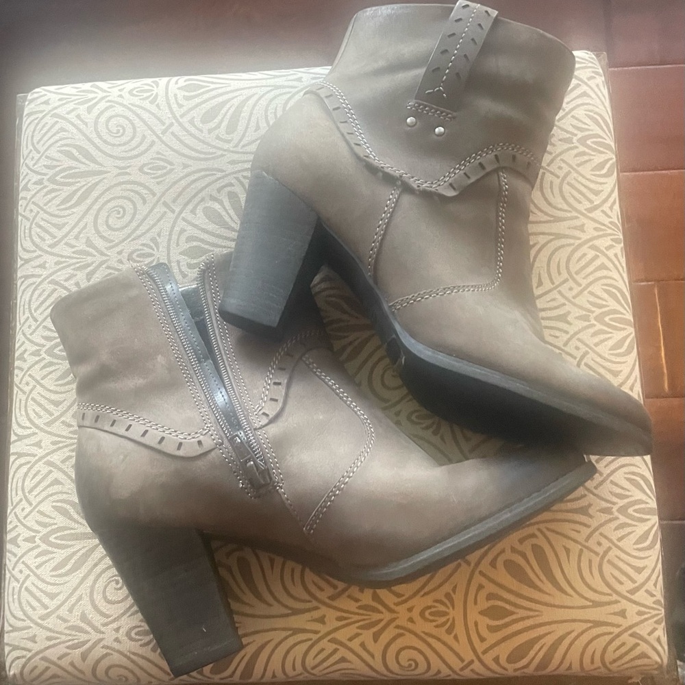 Clarks Leather Ankle Boots - Picture 2 of 5